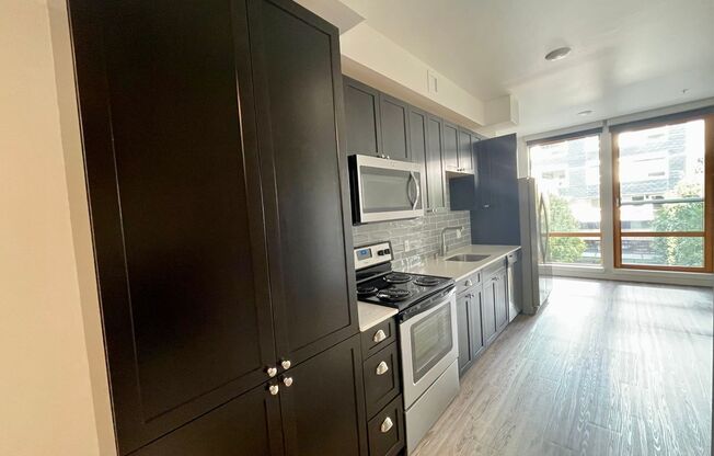 Studio, 1 bath, 430 sqft, $1,777, Unit Unit 312