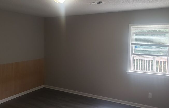 2br/1ba, recently updated floors, paint and countertops