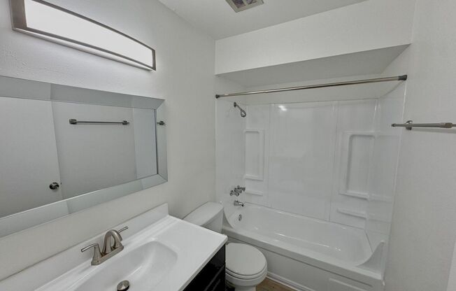 2 beds, 1 bath, 890 sqft, $1,595, Unit 14