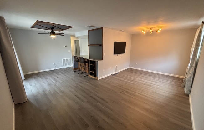 4022 Beaver Ln. #700D