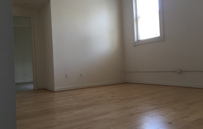 325 W Broad St
