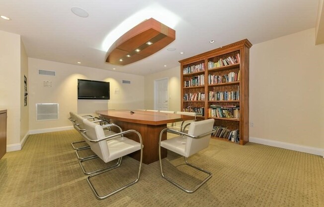1 bed, 1 bath, 581 sqft, $2,850, Unit B706