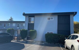 2 beds, 1 bath, $2,000, Unit 08