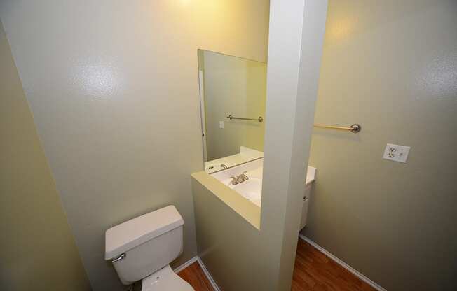 Ocean View Townhomes guest bathroom full view