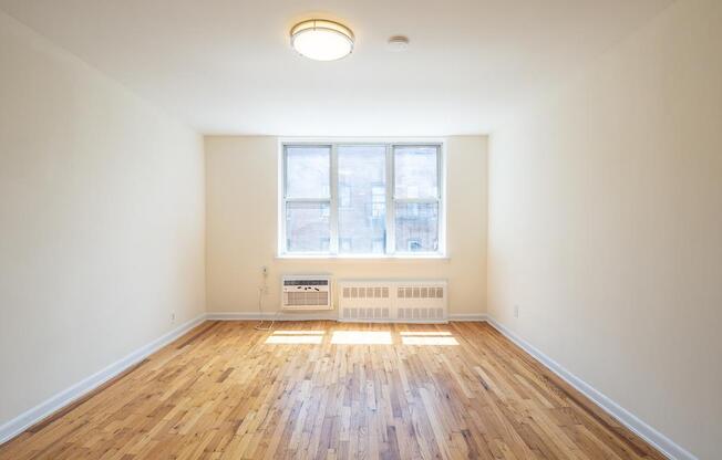204 W 14 ST