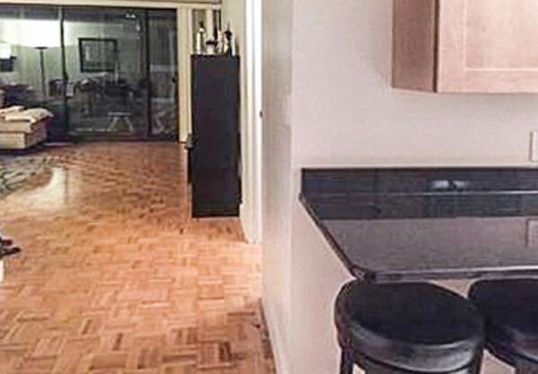 2 beds, 1 bath, 885 sqft, $4,100, Unit 409