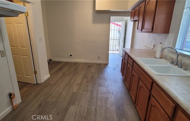 820 W 55 ST