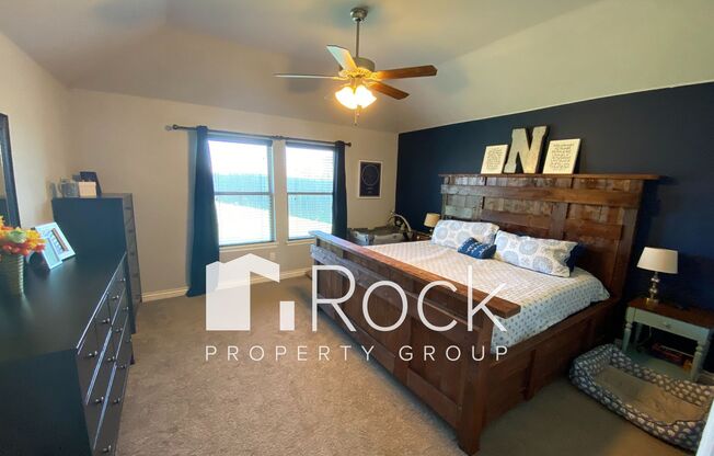 4 beds, 2 baths, $1,900