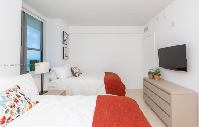 2 beds, 2 baths, $7,500, Unit # 3302