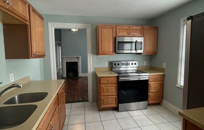 1 bed, 1 bath, $1,700, Unit 32 E 106