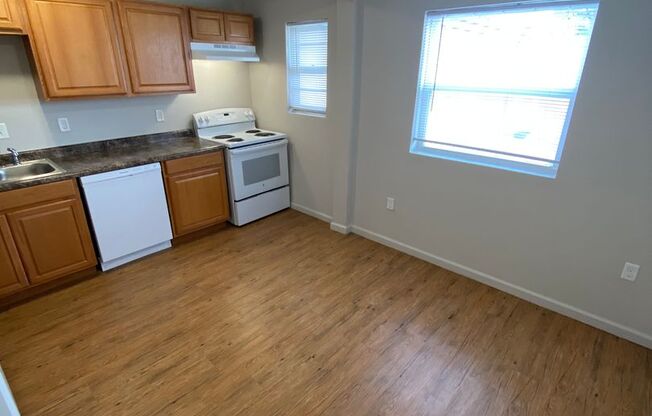 2 beds, 1 bath, 675 sqft, $718, Unit 430 Tefft-Unit 07