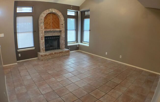 Northeast El Paso 3 bed with Refrig A/C and Bonus Loft!