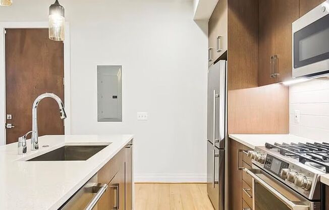 Near NEW 1+1 in NW DC!