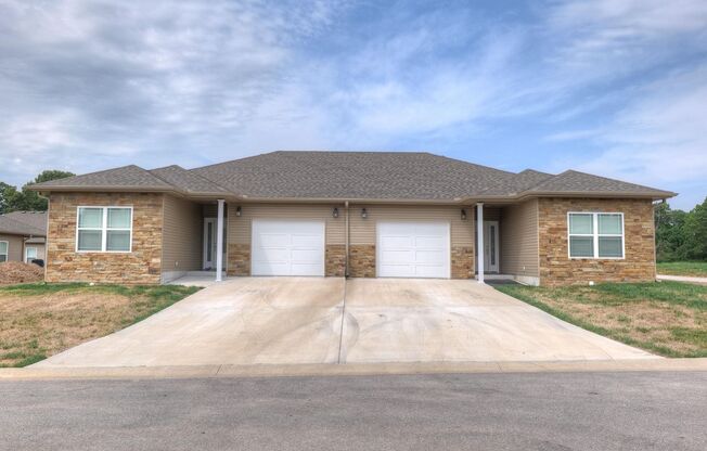 UNIT NOW AVAILABLE ! ! 2-BEDROOM 2-BATH DUPLEX LOCATED IN NEOSHO!