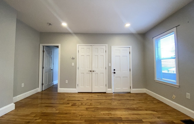 10 HOWELL CT
