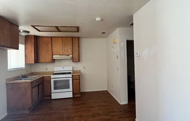 1 bed, 1 bath, 435 sqft, $800, Unit 11