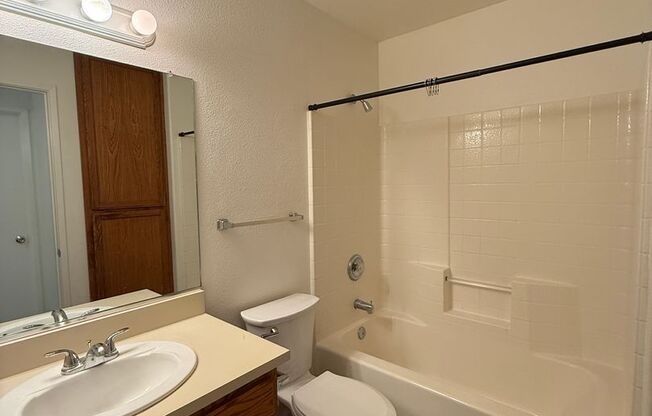 2 beds, 2 baths, $2,375, Unit B