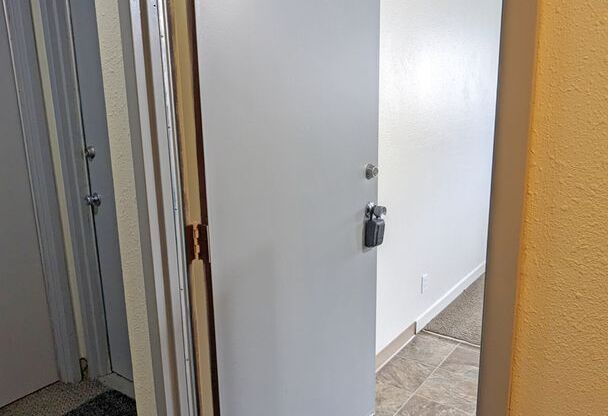 Studio, 1 bath, 350 sqft, $995, Unit 307