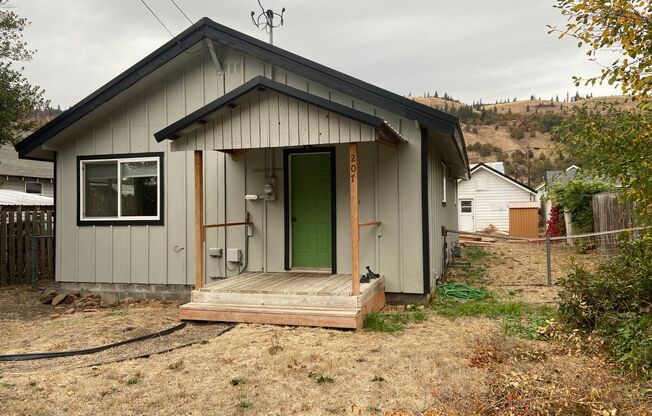 Newly Updated 2 Bedroom 1 Bath in Klickitat