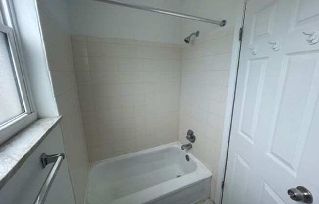 Studio, 1 bath, $650, Unit PARK- APT 7 PARKCREST 3645