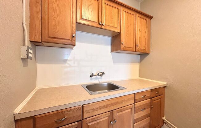 Studio, 1 bath, 500 sqft, $1,095, Unit 08