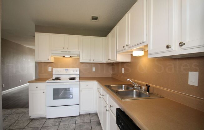 3 beds, 1.5 baths, $875, Unit Unit D