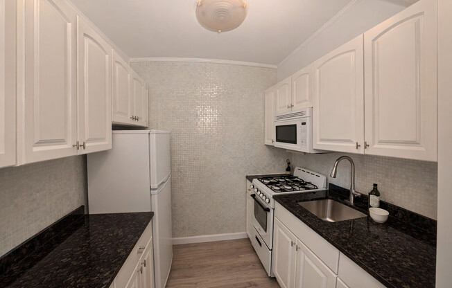 1 bed, 1 bath, $4,200, Unit 4J