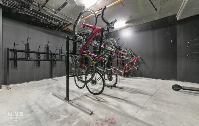 2 beds, 1 bath, $2,724, Unit J4