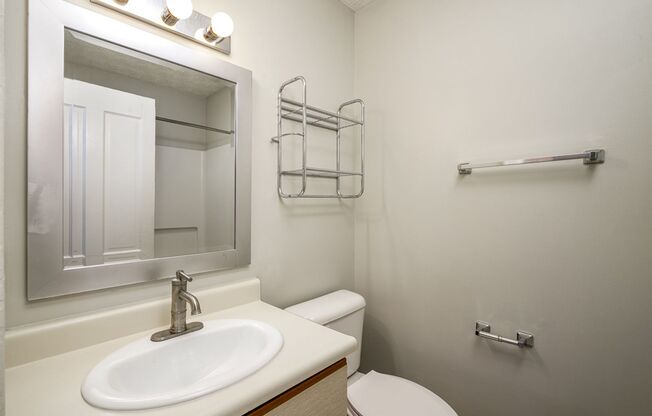 1 bed, 1 bath, $1,100, Unit 110.5 Wilber Ave