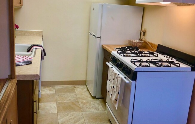 2 beds, 1 bath, 750 sqft, $1,275, Unit 204