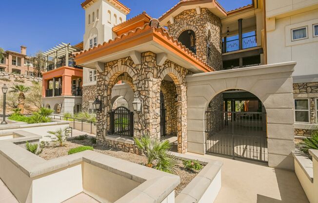 Spacious 4 Bedrooms at Lake Las Vegas