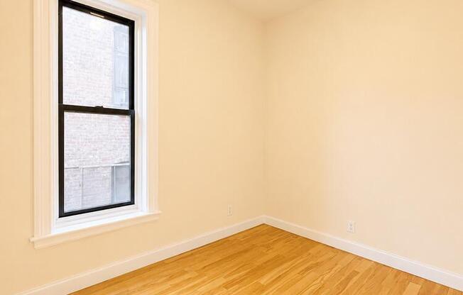 520 W 123 ST
