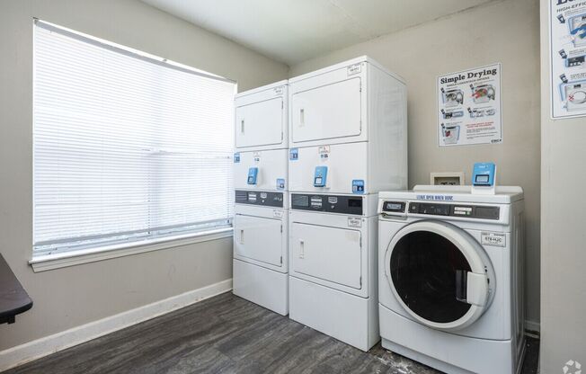 3 beds, 2 baths, 1,151 sqft, $1,095, Unit 806