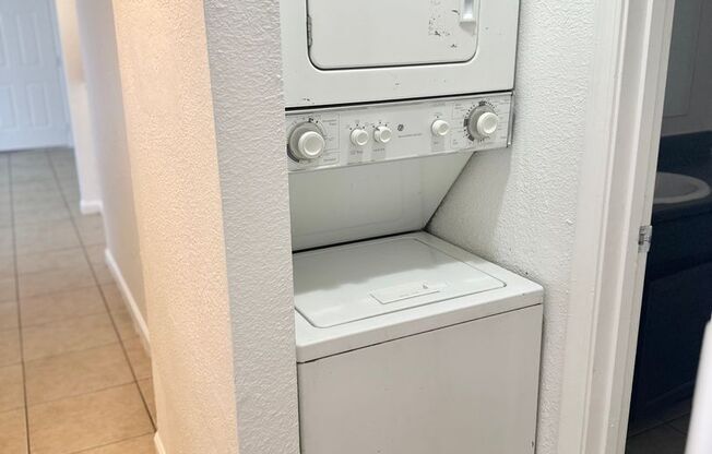 2 beds, 2 baths, 902 sqft, $1,195, Unit #140