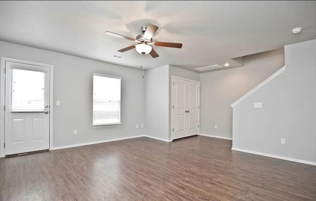 3 beds, 2.5 baths, 1,101 sqft, $1,299, Unit 1006B