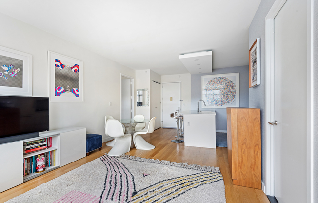 2 beds, 2 baths, $6,100, Unit 5C