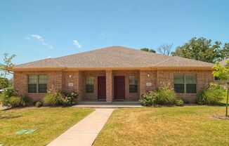 Awesome 3 Bed 3 Bathroom Duplex in Aggie Acres! Late July Move In!