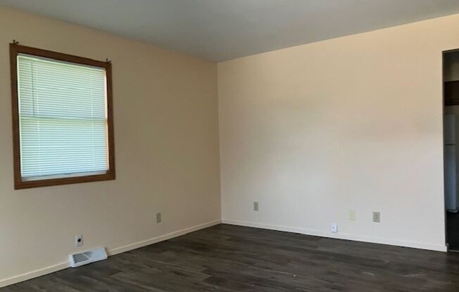 2 beds, 1 bath, $1,195