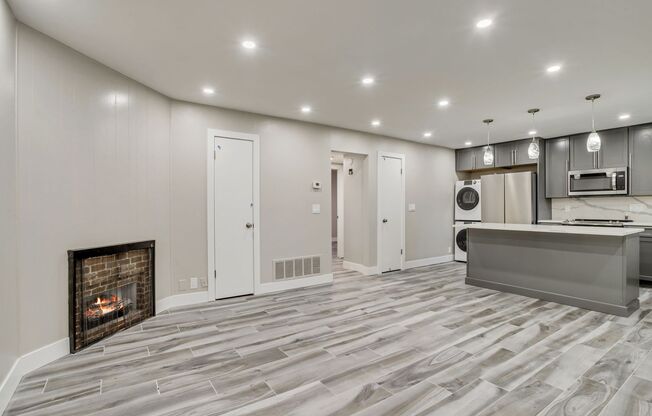 4371 / 4365 S Fairbourne Ave