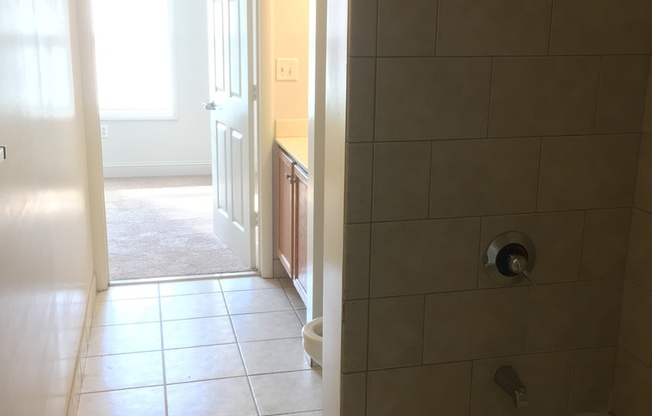 2 beds, 2 baths, 840 sqft, $1,877, Unit 4-0407