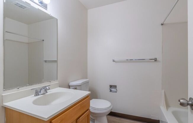 2 beds, 1 bath, 728 sqft, $1,400, Unit 825-29