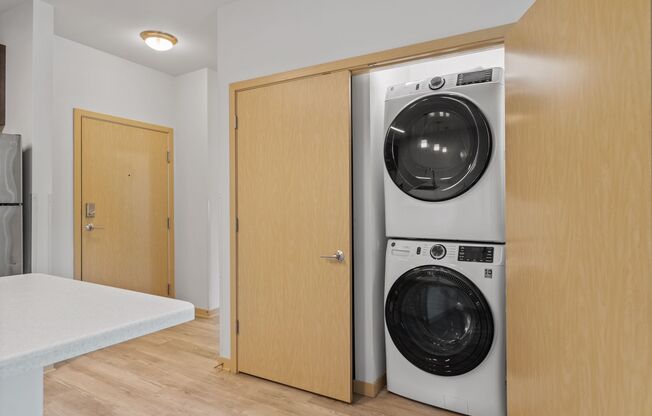 1 bed, 1 bath, 674 sqft, $1,090, Unit 411