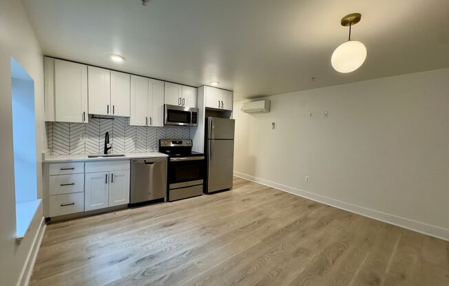 1 bed, 1 bath, $1,100, Unit 415 - 103