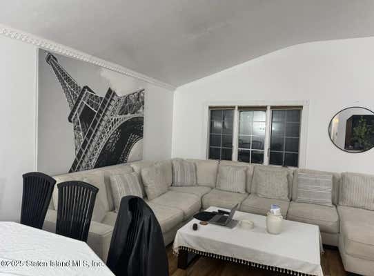 264 SANDALWOOD DR