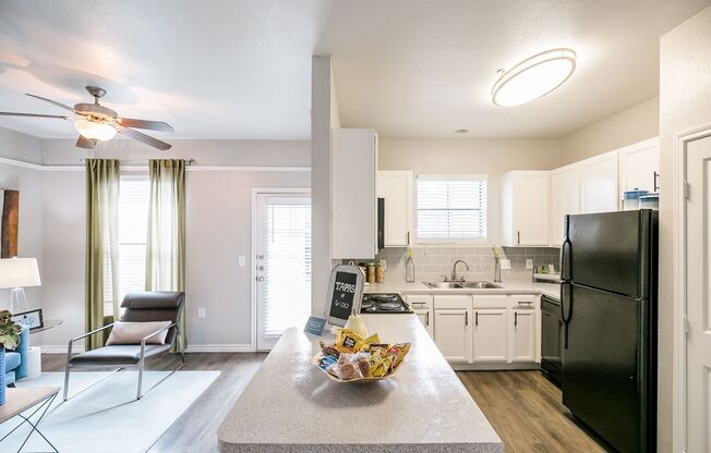 1 bed, 1 bath, 781 sqft, $1,104