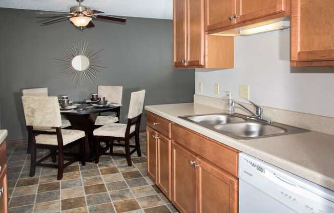 EdenvaleApartments_EdenPrairie_MN_modelkitchen