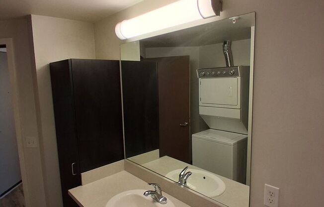 1 bed, 1 bath, 587 sqft, $1,675, Unit 414