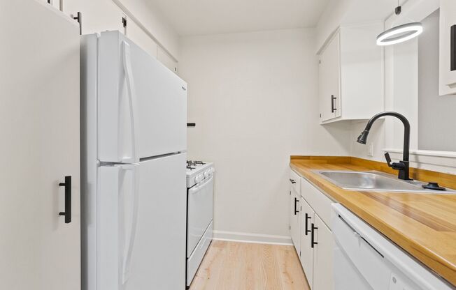 1 bed, 1 bath, 700 sqft, $875, Unit 203