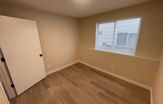 2 beds, 1 bath, 990 sqft, $1,400, Unit 2