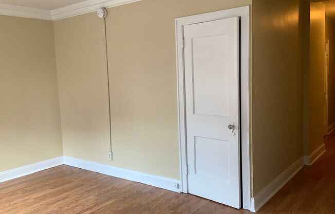 Studio, 1 bath, 450 sqft, $945, Unit 108